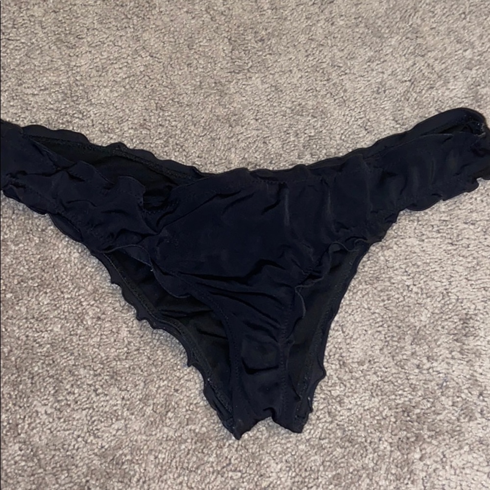 Ruffled bikini bottoms